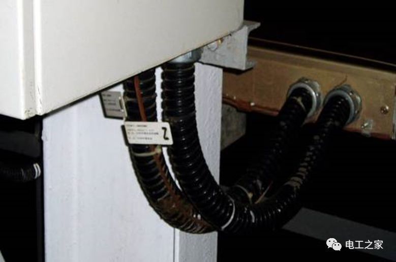 一條完成開關(guān)柜安裝,電纜橋架施工,電纜敷設(shè)及布線施工,照明配電箱施工