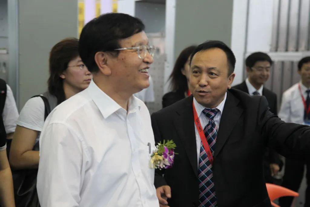 華德海特電器在2020年榮獲“中國開關柜 10頂級品牌”72.5千伏氫地理信息系統(tǒng)和碳地理信息系統(tǒng)獎,填補了國際空白