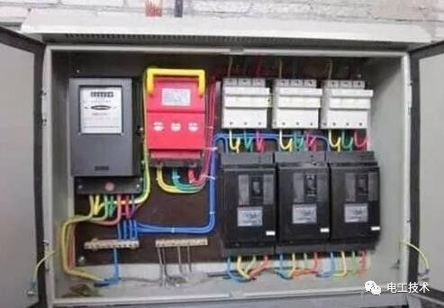分析了配電箱的內部結構，誰能理解它？