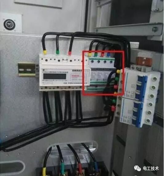 分析了配電箱的內部結構，誰能理解它？