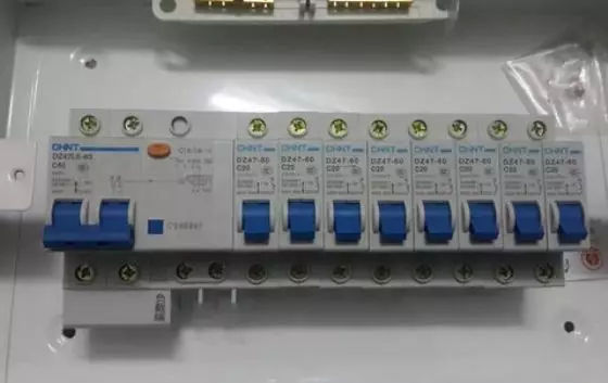 家庭配電箱分配如何合理?這種裝置確保你的家在50年內不會被絆倒。