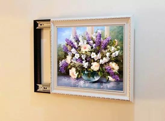 你家人的配電箱隱藏得好嗎?新房子的裝飾看起來很漂亮,因為做得很好。