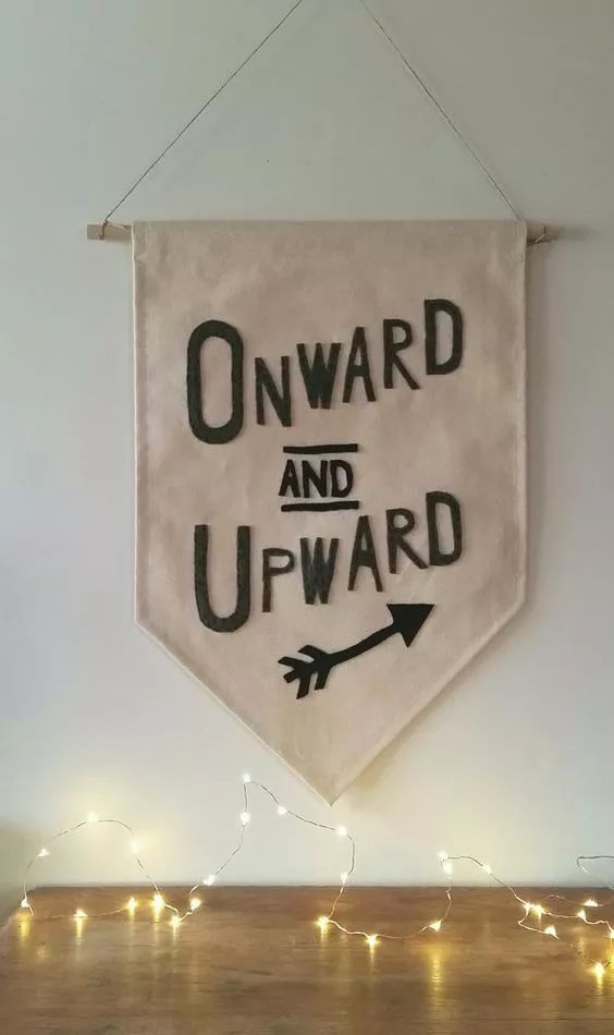 你家人的配電箱隱藏得好嗎?新房子的裝飾看起來很漂亮,因為做得很好。