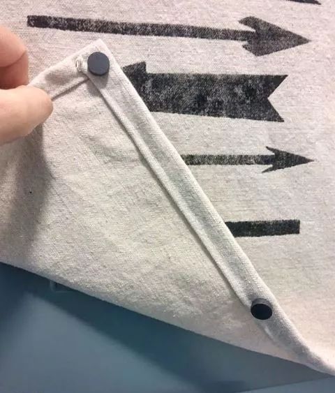 你家人的配電箱隱藏得好嗎?新房子的裝飾看起來很漂亮,因為做得很好。