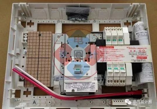 日本的配電箱設(shè)計太先進了,難怪國內(nèi)的漏電開關(guān)總是跳閘!