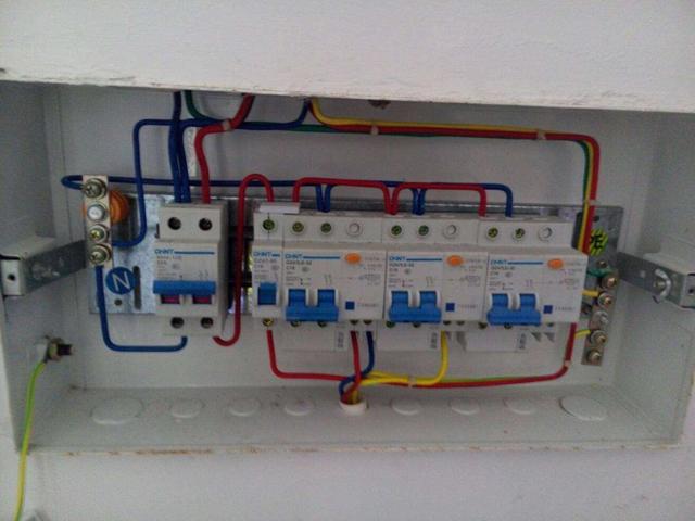 主頁(yè)配電箱 63A或40A，用于總漏電保護(hù)和空氣開關(guān)？讀完之后，我完全明白了！